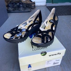 FLY London. Women’s yadi718fly Pumps